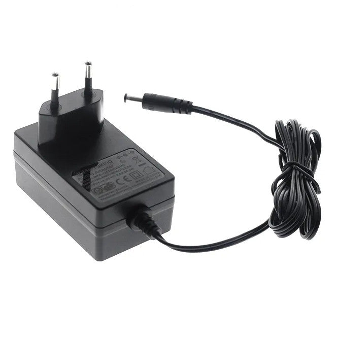 EIE With M Power Adapter I=220V O=15V 600mA